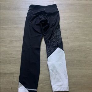 black & white Lululemon leggings
